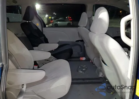 2012 Toyota Sienna Le z USA, uszkodzony, nr VIN 5TDKK3DC8CS221923